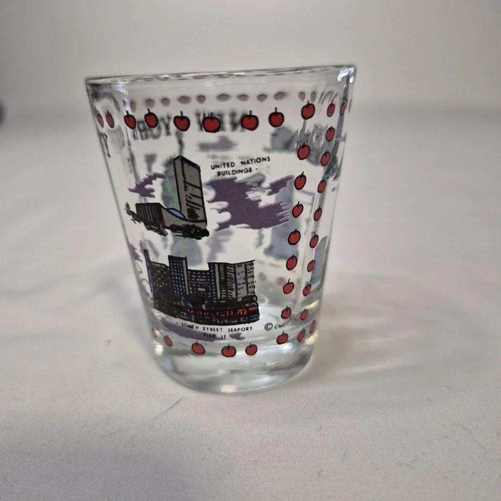 New York City Shot‎ Glass The Big Apple Souvenir Statue of Liberty Twin Towers